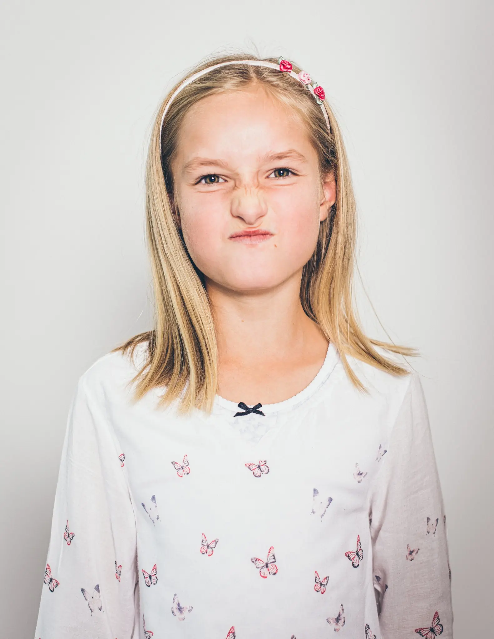 Emma mit geschürzten Lippen